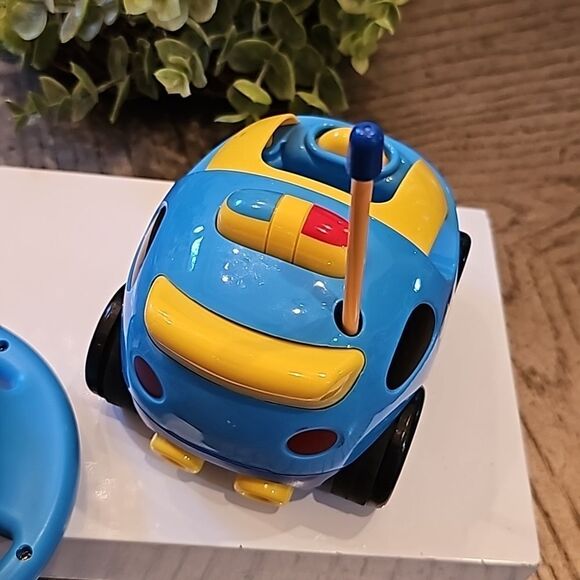 Police race car with remote and sounds - Picture 5 of 7